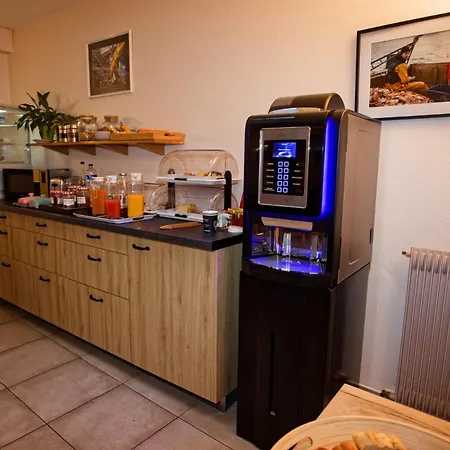 Hotel Contact - Le Lion D'or 2*