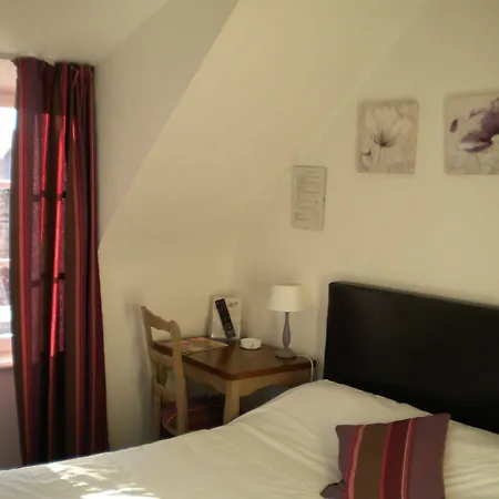 Contact - Le Lion D'or Hotel 2*